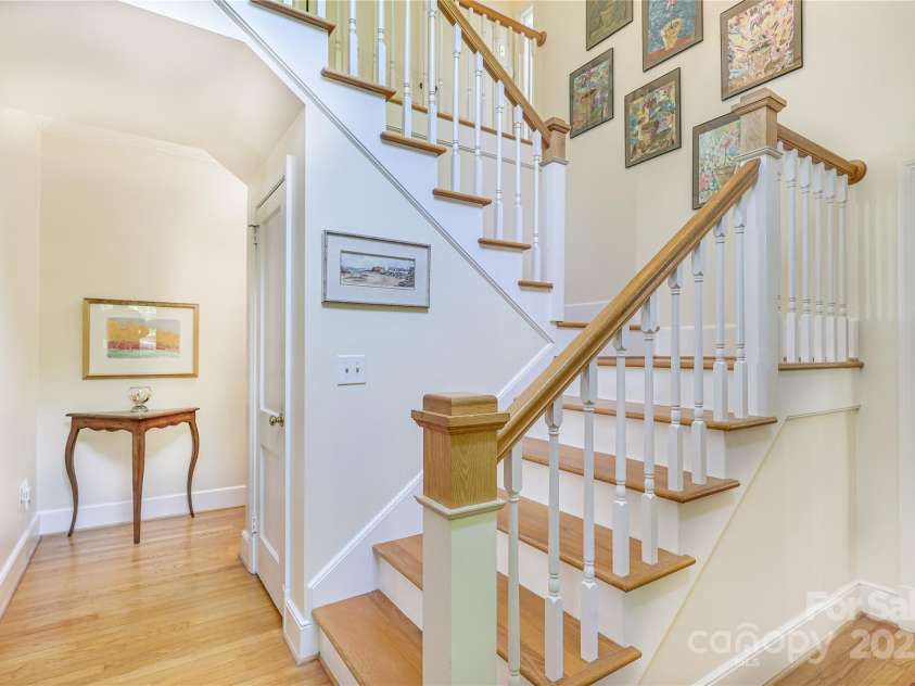 1021 Isleworth Avenue, Charlotte, NC 28203.  MLS# CAR4266280, YatesRealty ID 23920. 