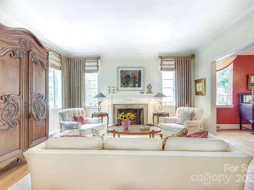 1021 Isleworth Avenue, Charlotte, NC 28203.  MLS# CAR4266280, YatesRealty ID 23920. 