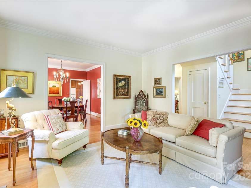 1021 Isleworth Avenue, Charlotte, NC 28203.  MLS# CAR4266280, YatesRealty ID 23920. 