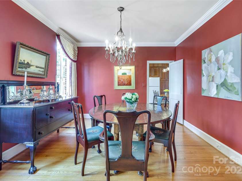 1021 Isleworth Avenue, Charlotte, NC 28203.  MLS# CAR4266280, YatesRealty ID 23920. 