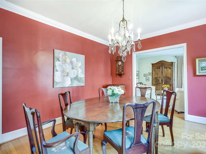 1021 Isleworth Avenue, Charlotte, NC 28203.  MLS# CAR4266280, YatesRealty ID 23920. 