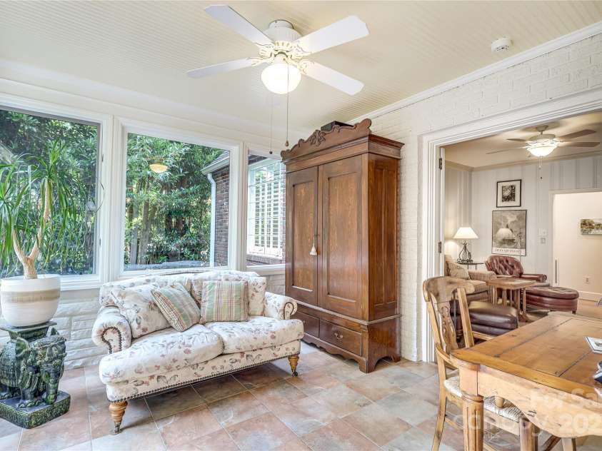 1021 Isleworth Avenue, Charlotte, NC 28203.  MLS# CAR4266280, YatesRealty ID 23920. 