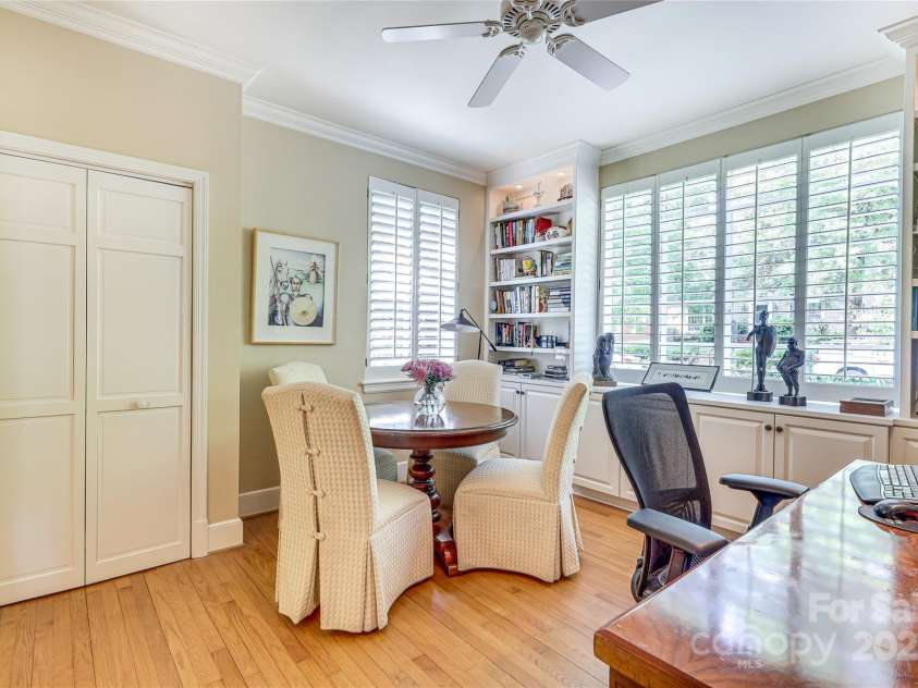 1021 Isleworth Avenue, Charlotte, NC 28203.  MLS# CAR4266280, YatesRealty ID 23920. 