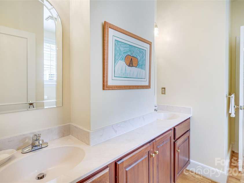 1021 Isleworth Avenue, Charlotte, NC 28203.  MLS# CAR4266280, YatesRealty ID 23920. 