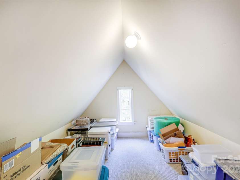 1021 Isleworth Avenue, Charlotte, NC 28203.  MLS# CAR4266280, YatesRealty ID 23920. 
