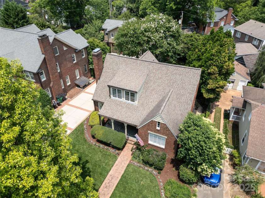 1021 Isleworth Avenue, Charlotte, NC 28203.  MLS# CAR4266280, YatesRealty ID 23920. 