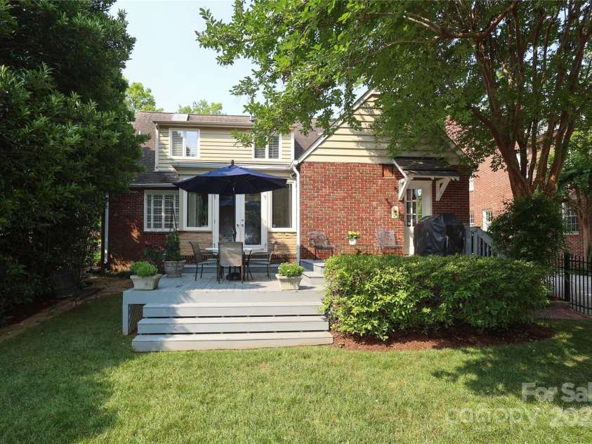 1021 Isleworth Avenue, Charlotte, NC 28203.  MLS# CAR4266280, YatesRealty ID 23920. 