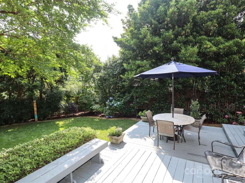 1021 Isleworth Avenue, Charlotte, NC 28203.  MLS# CAR4266280, YatesRealty ID 23920. 