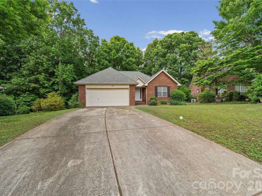 4808 Liska Court, Charlotte, NC 28227.  MLS# CAR4380017, YatesRealty ID 23921. 