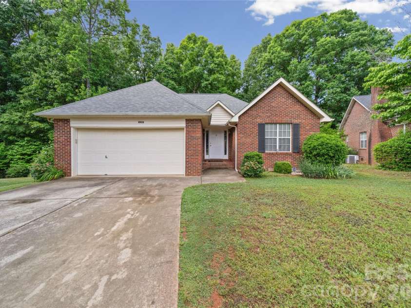 4808 Liska Court, Charlotte, NC 28227.  MLS# CAR4380017, YatesRealty ID 23921. Front Exterior