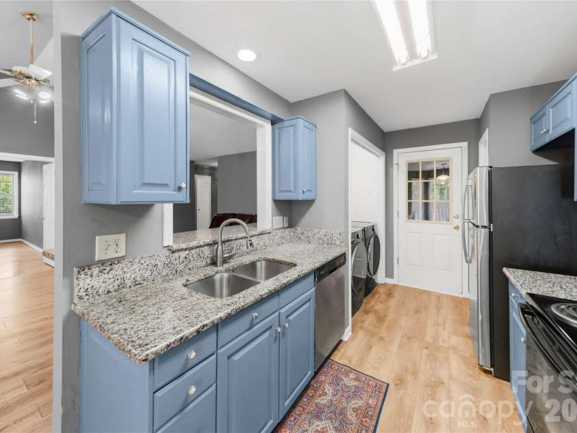 4808 Liska Court, Charlotte, NC 28227.  MLS# CAR4380017, YatesRealty ID 23921. Kitchen