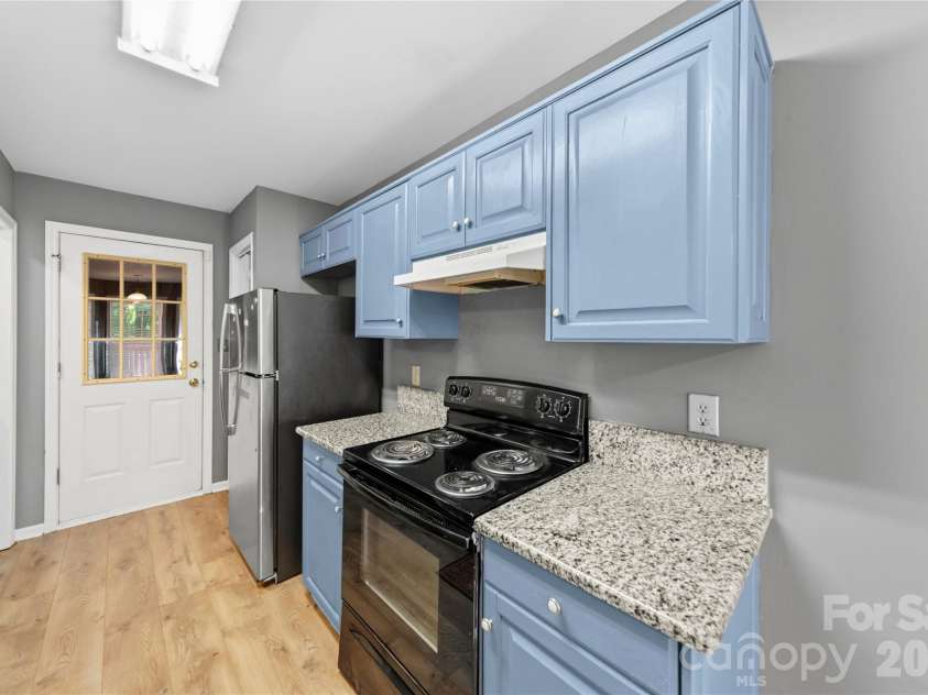 4808 Liska Court, Charlotte, NC 28227.  MLS# CAR4380017, YatesRealty ID 23921. Kitchen