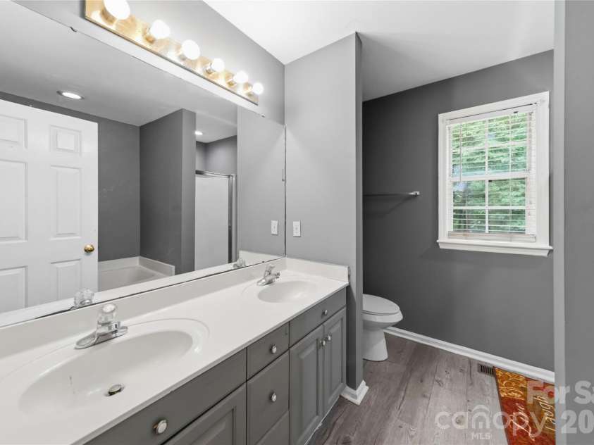 4808 Liska Court, Charlotte, NC 28227.  MLS# CAR4380017, YatesRealty ID 23921. Primary Bath
