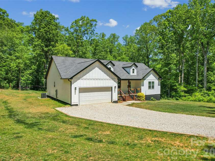 305 Robinson Avenue, Mount Holly, NC 28120.  MLS# CAR4377898, YatesRealty ID 23922. 