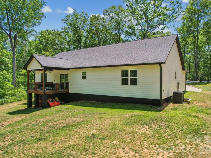 305 Robinson Avenue, Mount Holly, NC 28120.  MLS# CAR4377898, YatesRealty ID 23922. 