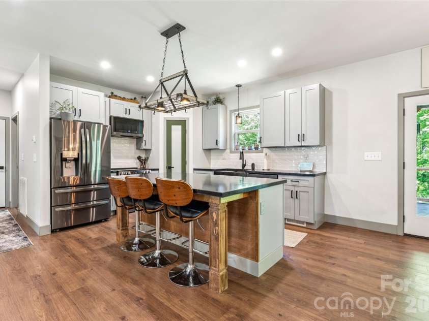 305 Robinson Avenue, Mount Holly, NC 28120.  MLS# CAR4377898, YatesRealty ID 23922. 