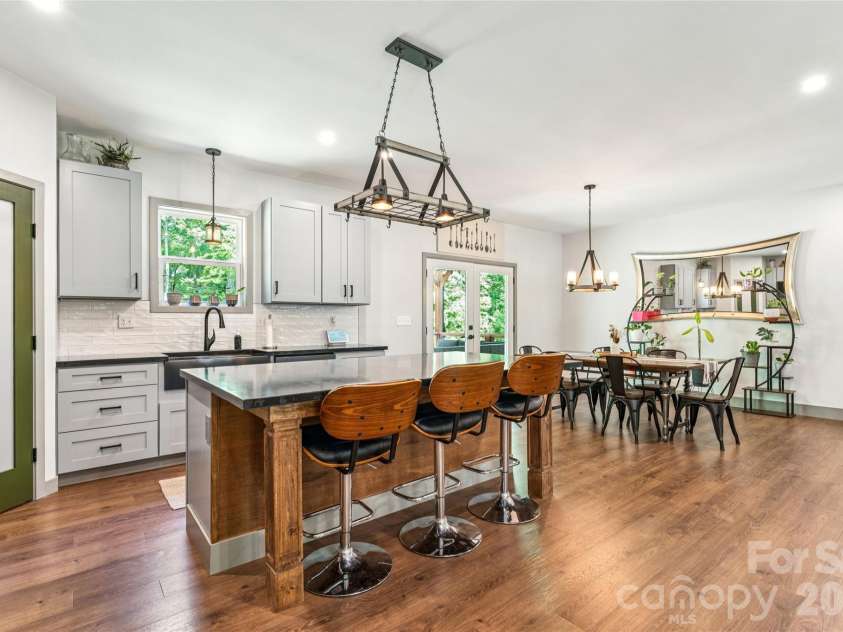 305 Robinson Avenue, Mount Holly, NC 28120.  MLS# CAR4377898, YatesRealty ID 23922. 