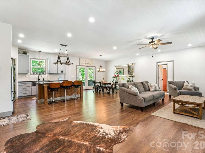 305 Robinson Avenue, Mount Holly, NC 28120.  MLS# CAR4377898, YatesRealty ID 23922. 