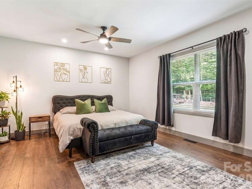 305 Robinson Avenue, Mount Holly, NC 28120.  MLS# CAR4377898, YatesRealty ID 23922. 