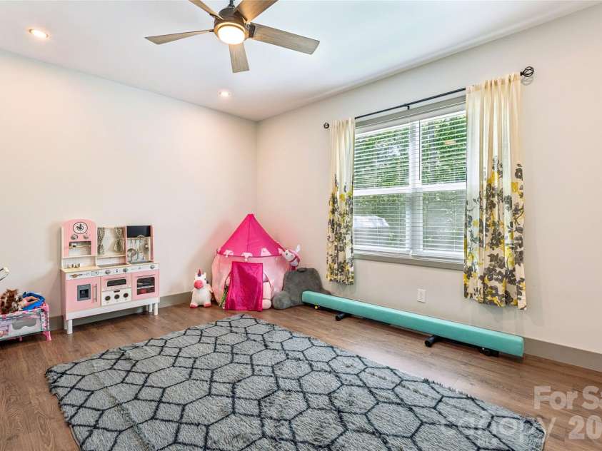305 Robinson Avenue, Mount Holly, NC 28120.  MLS# CAR4377898, YatesRealty ID 23922. 