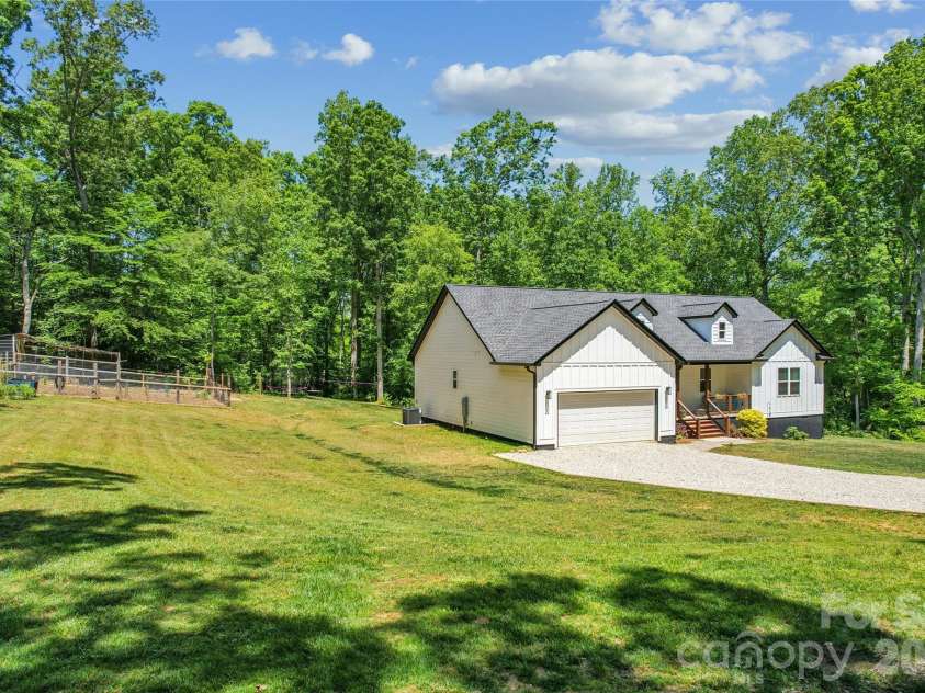 305 Robinson Avenue, Mount Holly, NC 28120.  MLS# CAR4377898, YatesRealty ID 23922. 