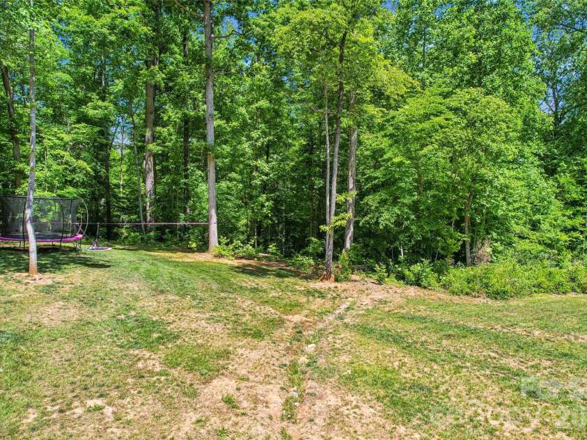 305 Robinson Avenue, Mount Holly, NC 28120.  MLS# CAR4377898, YatesRealty ID 23922. 