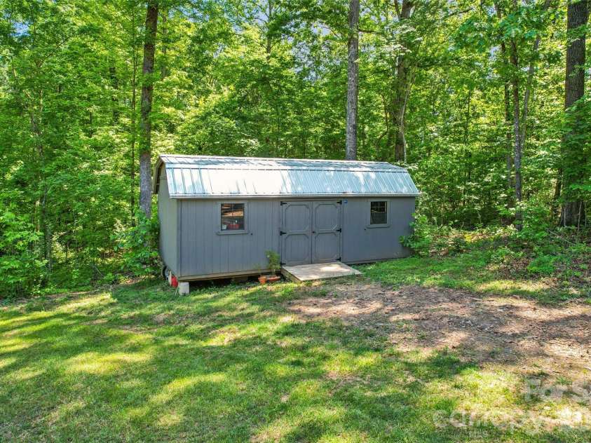 305 Robinson Avenue, Mount Holly, NC 28120.  MLS# CAR4377898, YatesRealty ID 23922. 