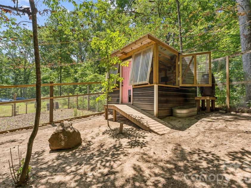 305 Robinson Avenue, Mount Holly, NC 28120.  MLS# CAR4377898, YatesRealty ID 23922. 