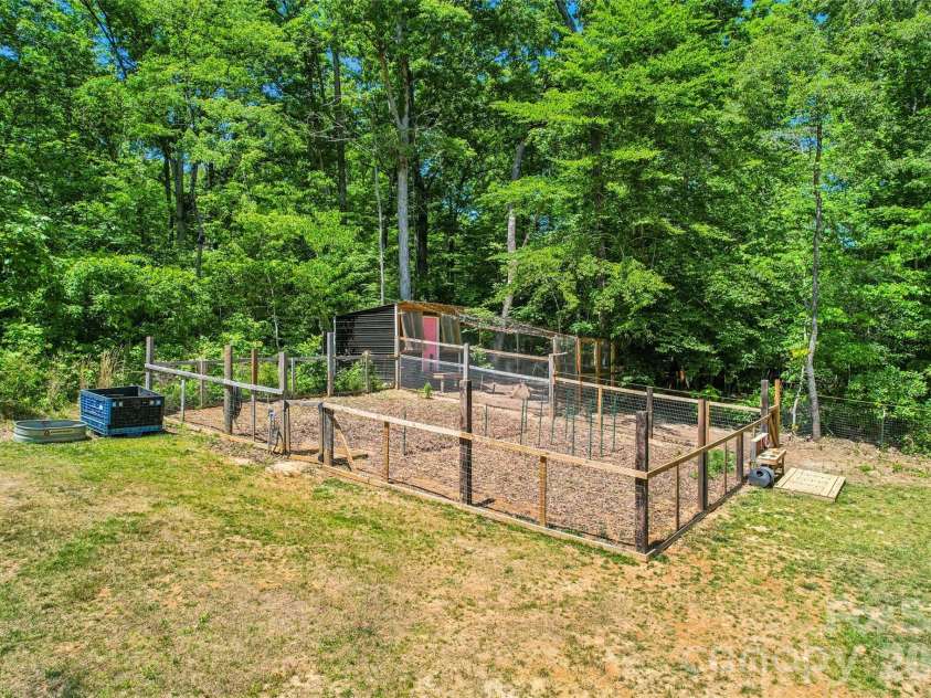 305 Robinson Avenue, Mount Holly, NC 28120.  MLS# CAR4377898, YatesRealty ID 23922. 