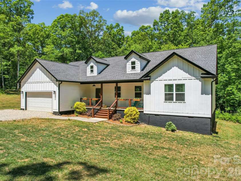 305 Robinson Avenue, Mount Holly, NC 28120.  MLS# CAR4377898, YatesRealty ID 23922. 
