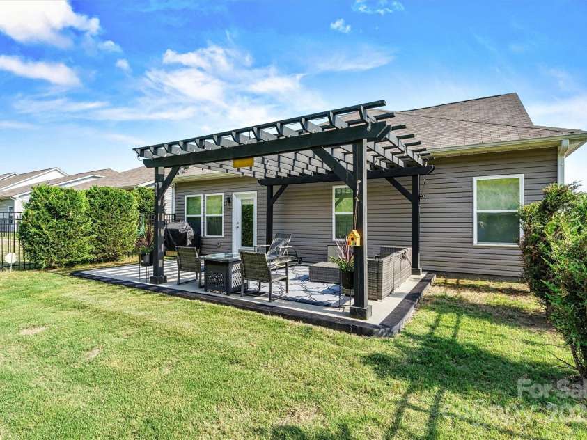 7809 Creek Park Drive, Denver, NC 28037.  MLS# CAR4266006, YatesRealty ID 23923. 