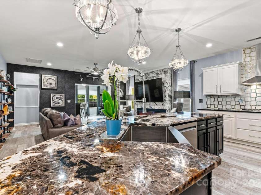 7809 Creek Park Drive, Denver, NC 28037.  MLS# CAR4266006, YatesRealty ID 23923. Granite countertops