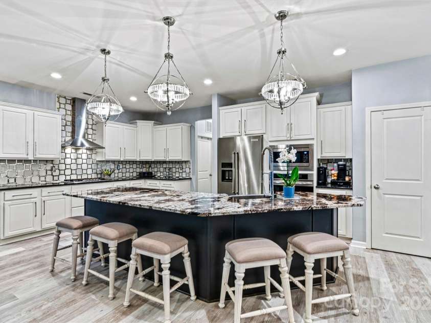 7809 Creek Park Drive, Denver, NC 28037.  MLS# CAR4266006, YatesRealty ID 23923. Kitchen with large island