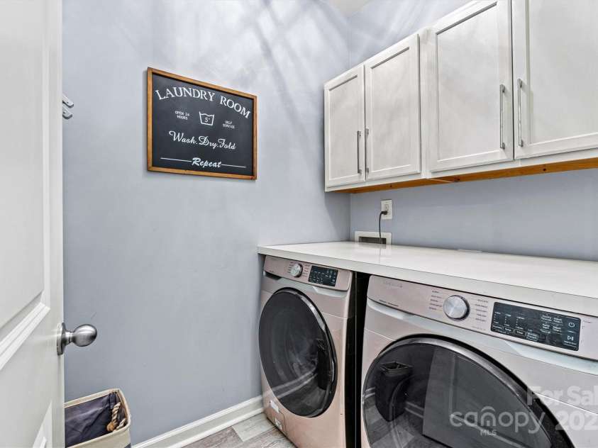 7809 Creek Park Drive, Denver, NC 28037.  MLS# CAR4266006, YatesRealty ID 23923. Laundry room