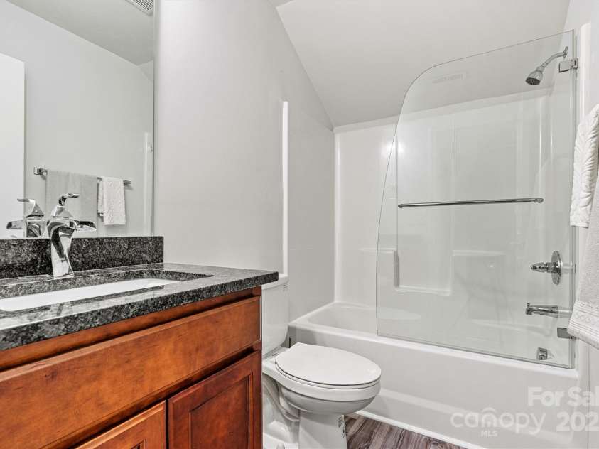 7809 Creek Park Drive, Denver, NC 28037.  MLS# CAR4266006, YatesRealty ID 23923. Upstairs bathroom