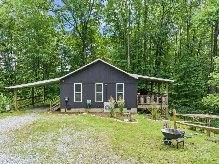 322 McKinzie Place, Waynesville, NC 28785.  MLS# CAR4274016, YatesRealty ID 23924. 