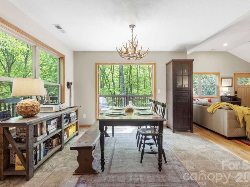 500 Winter Star Road, Burnsville, NC 28714.  MLS# CAR4382216, YatesRealty ID 23924. 