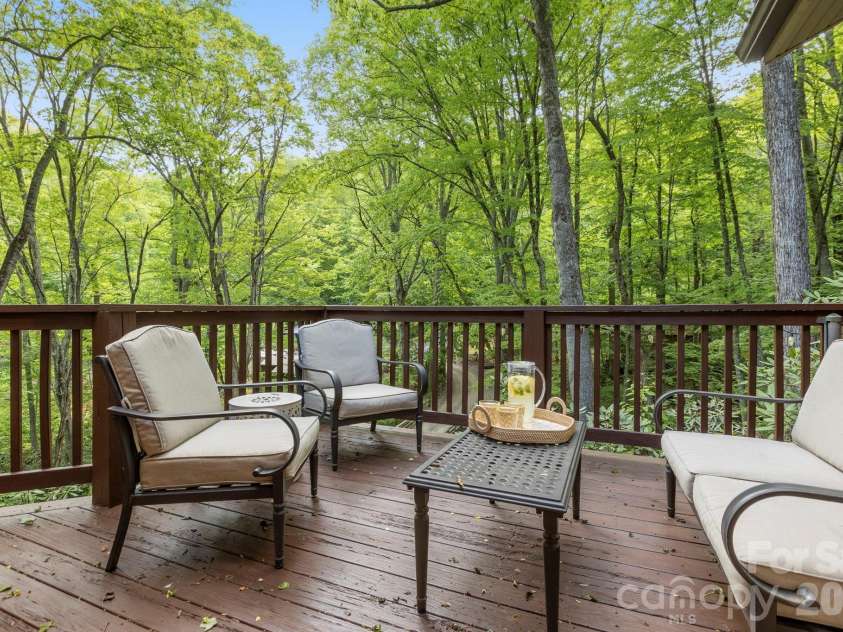 500 Winter Star Road, Burnsville, NC 28714.  MLS# CAR4382216, YatesRealty ID 23924. 