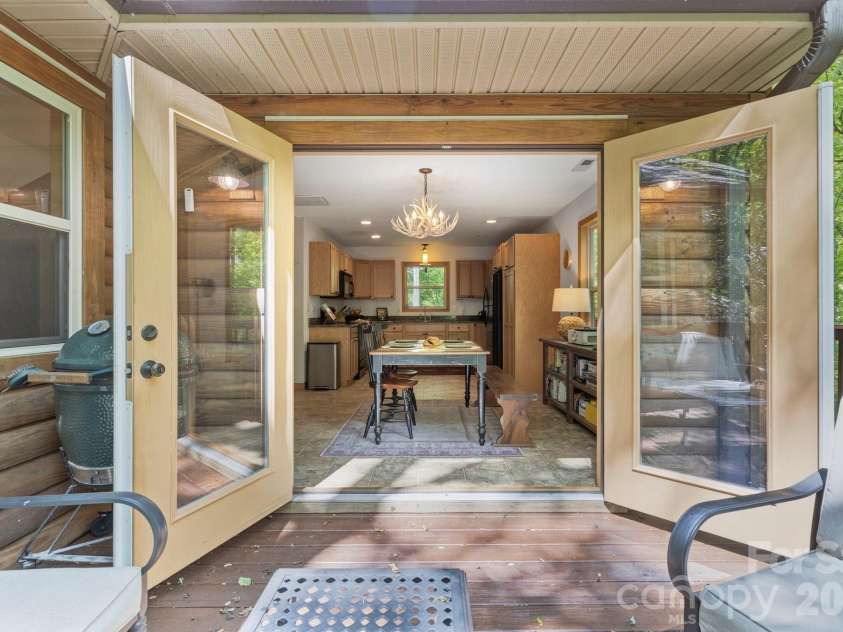 500 Winter Star Road, Burnsville, NC 28714.  MLS# CAR4382216, YatesRealty ID 23924. 