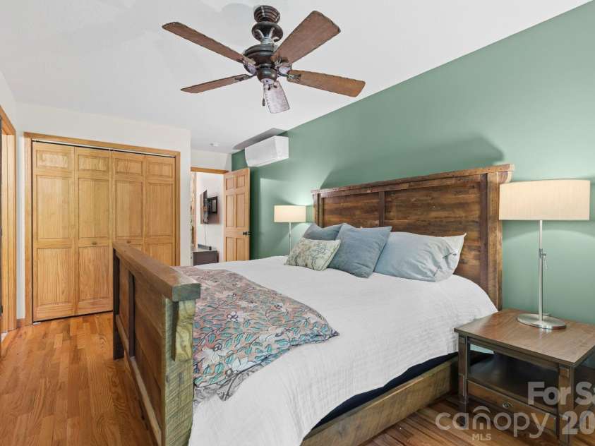 500 Winter Star Road, Burnsville, NC 28714.  MLS# CAR4382216, YatesRealty ID 23924. 