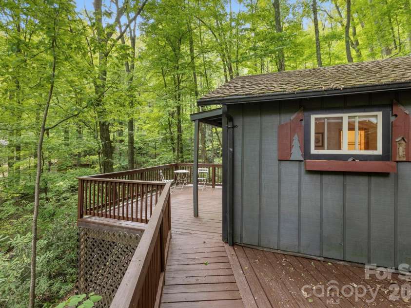 500 Winter Star Road, Burnsville, NC 28714.  MLS# CAR4382216, YatesRealty ID 23924. Great space for guests, office, studio, etc.