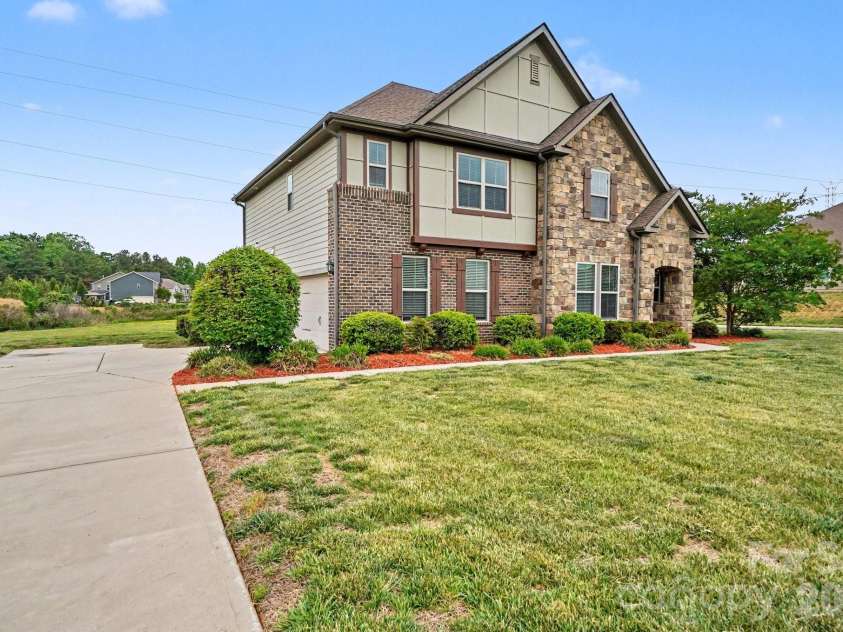 502 Alucio Court, Matthews, NC 28104.  MLS# CAR4378661, YatesRealty ID 23925. 