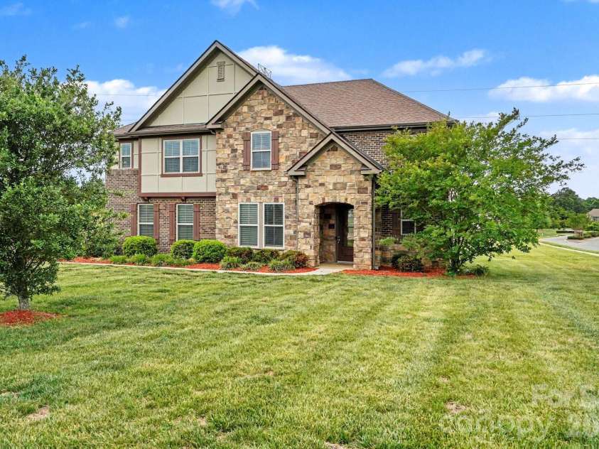 502 Alucio Court, Matthews, NC 28104.  MLS# CAR4378661, YatesRealty ID 23925. 