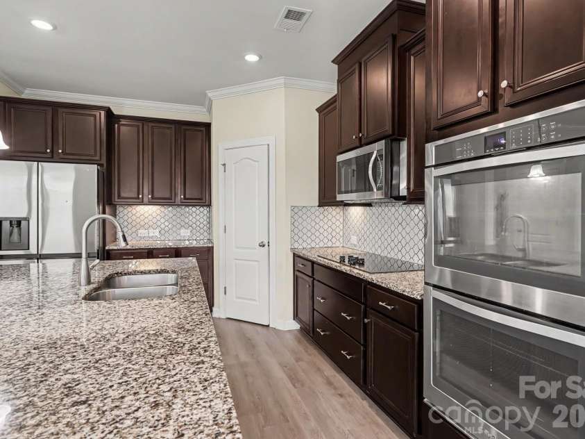502 Alucio Court, Matthews, NC 28104.  MLS# CAR4378661, YatesRealty ID 23925. 