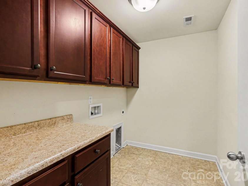 502 Alucio Court, Matthews, NC 28104.  MLS# CAR4378661, YatesRealty ID 23925. 