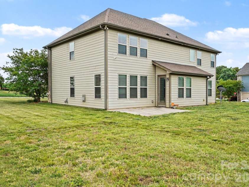 502 Alucio Court, Matthews, NC 28104.  MLS# CAR4378661, YatesRealty ID 23925. 