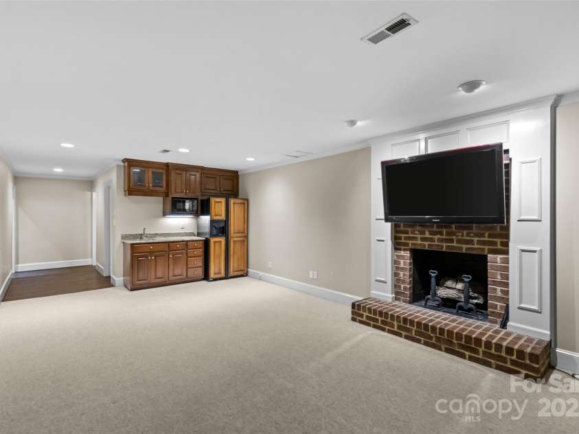 1019 Westlake Drive, Kannapolis, NC 28081.  MLS# CAR4275178, YatesRealty ID 23926. Basement flex room