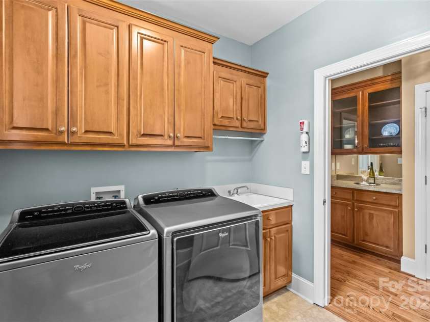 1019 Westlake Drive, Kannapolis, NC 28081.  MLS# CAR4275178, YatesRealty ID 23926. Downstairs laundryhallway bar