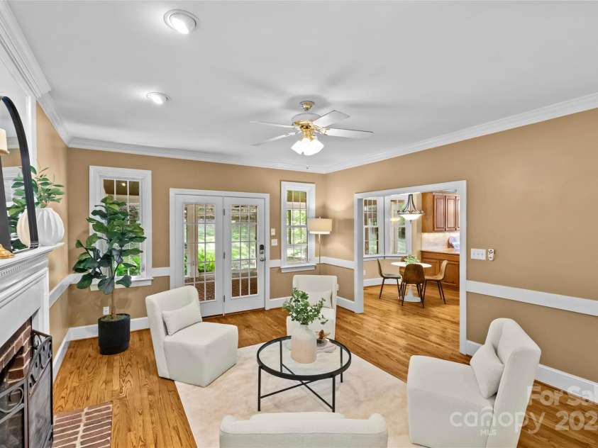 1019 Westlake Drive, Kannapolis, NC 28081.  MLS# CAR4275178, YatesRealty ID 23926. Gas fireplace