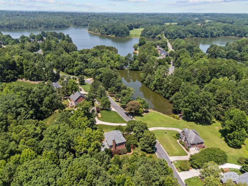1019 Westlake Drive, Kannapolis, NC 28081.  MLS# CAR4275178, YatesRealty ID 23926. Kannapolis Lake